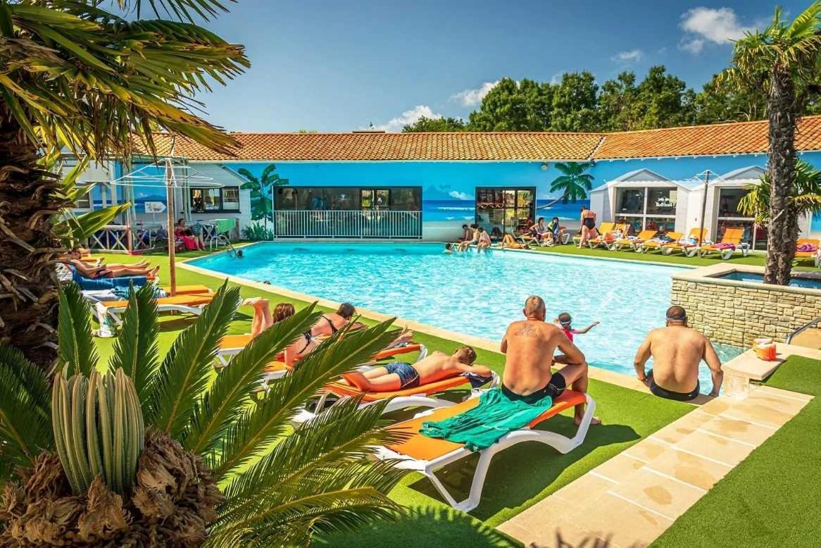 Camping 4 Etoiles - Parc Aquatique - Eei0Fi Saint-Georges-d'Oleron Esterno foto