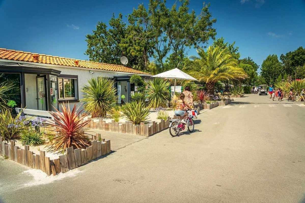 Camping 4 Etoiles - Parc Aquatique - Eei0Fi Saint-Georges-d'Oleron Esterno foto